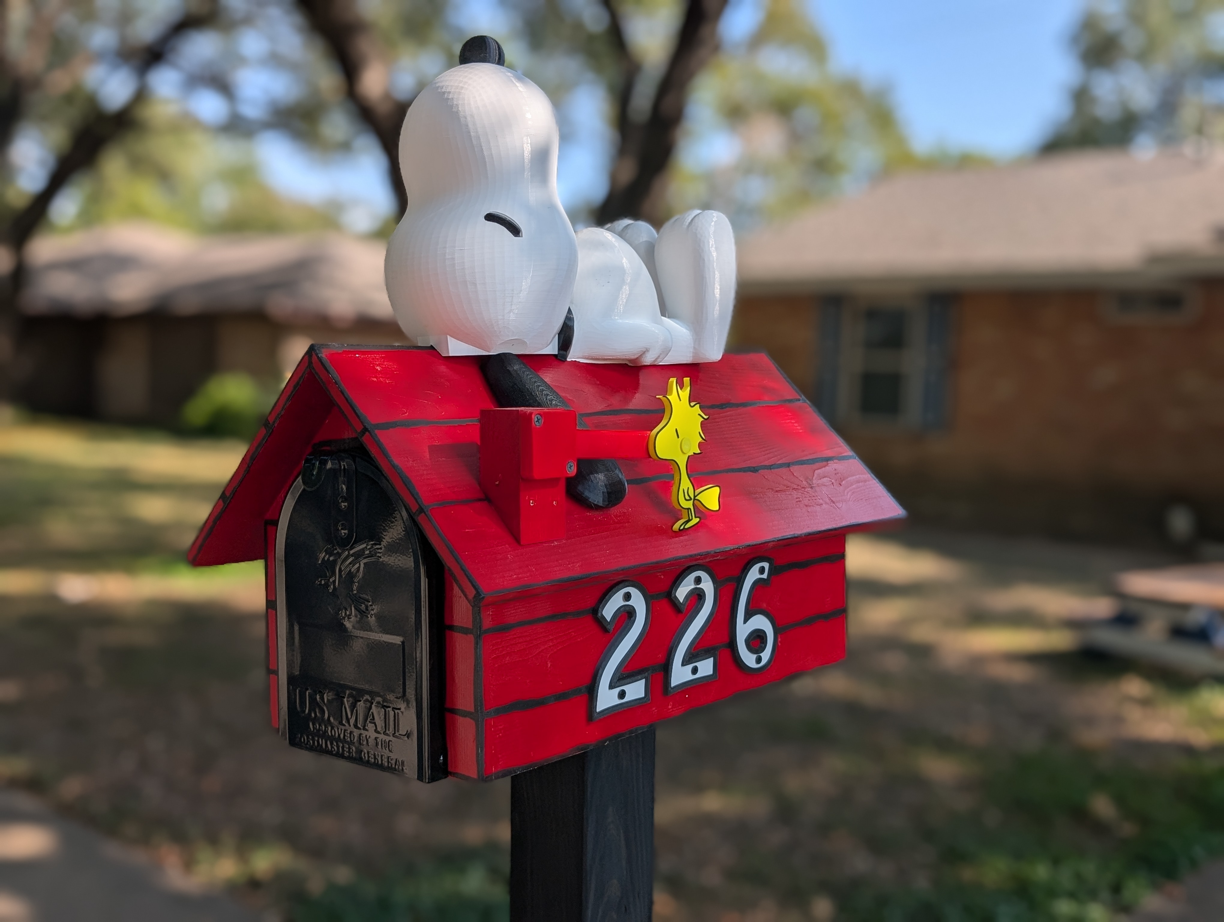 Snoopy Doghouse